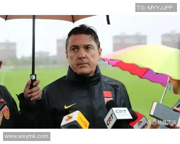 中国现役最帅足球明星盘点与魅力分析引发球迷热议